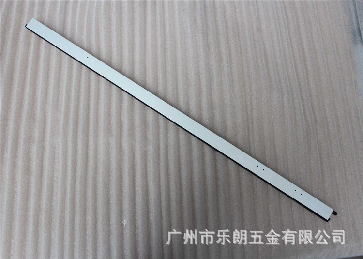 麻豆国产在线看看免费麻豆毛片网RDA-31 门底防尘器
