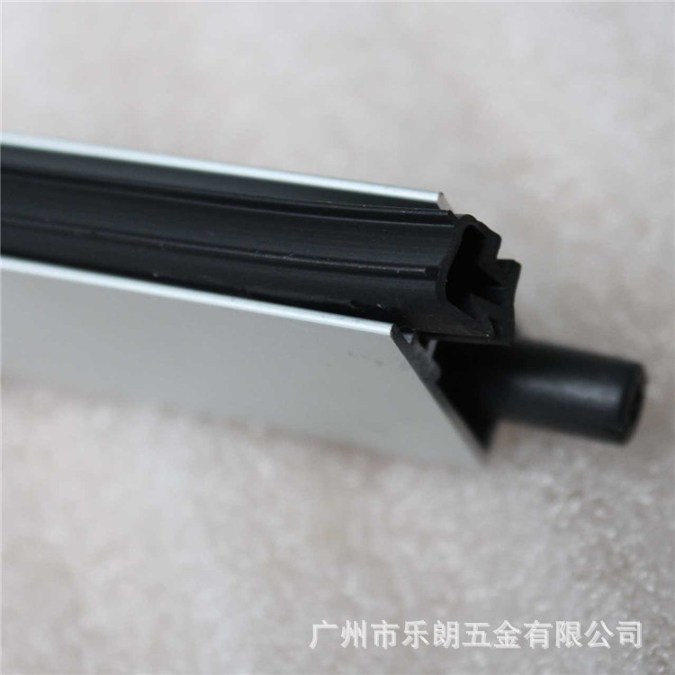 麻豆国产在线看看免费麻豆毛片网RDA-31 门底防尘器